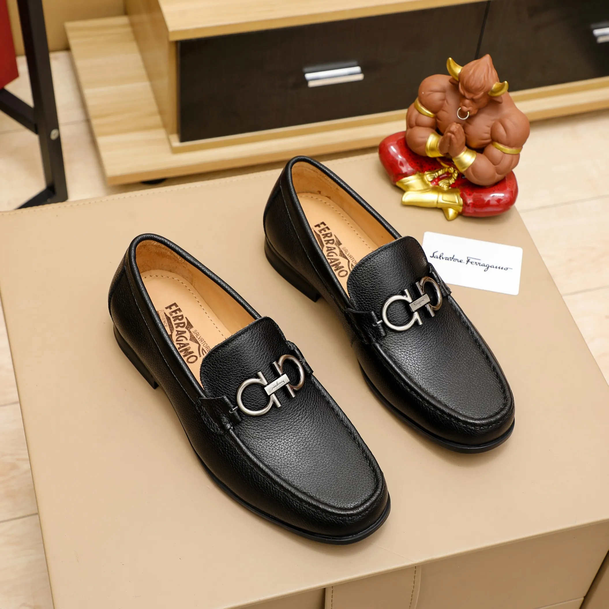 Men's clothing and shoes 💰460 🔥Ferragamo's new men's casual slip-on shoes🇨🇳Official website original 1:1 mold opening, original quality💯Fine workmanship, high-end luxury☘The upper is made of imported Italian first-layer cowhide🌴Luxury🐂leather lining🍓Rubber wear-resistant and non-slip outsole, breathable and comfortable to wear🍍The first choice for high-end men, black, size 38-45